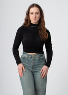 crop top met lange mouw zwart geruched buste, hoge kraag