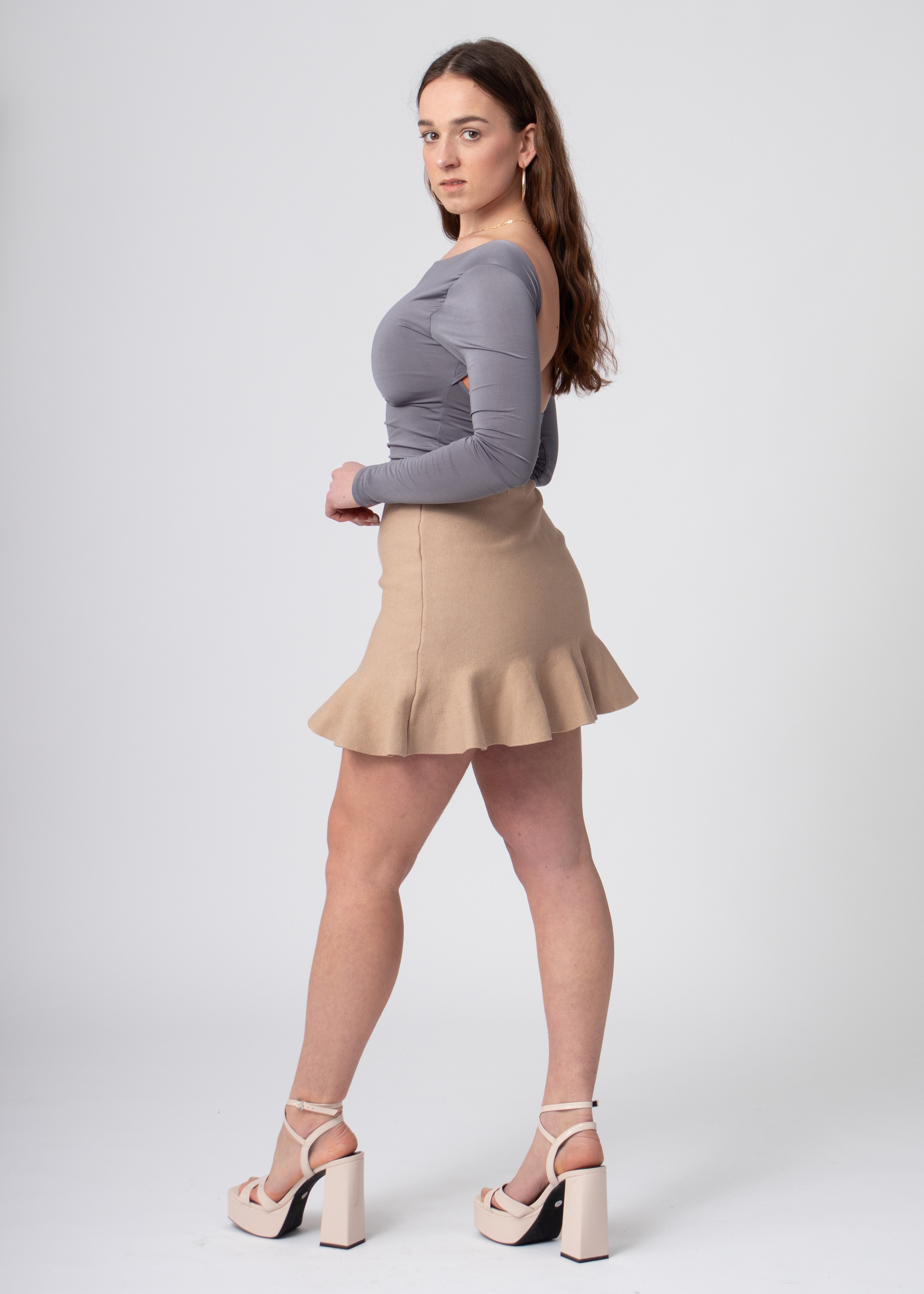 Ruffle mini rok stretch met plooien beige