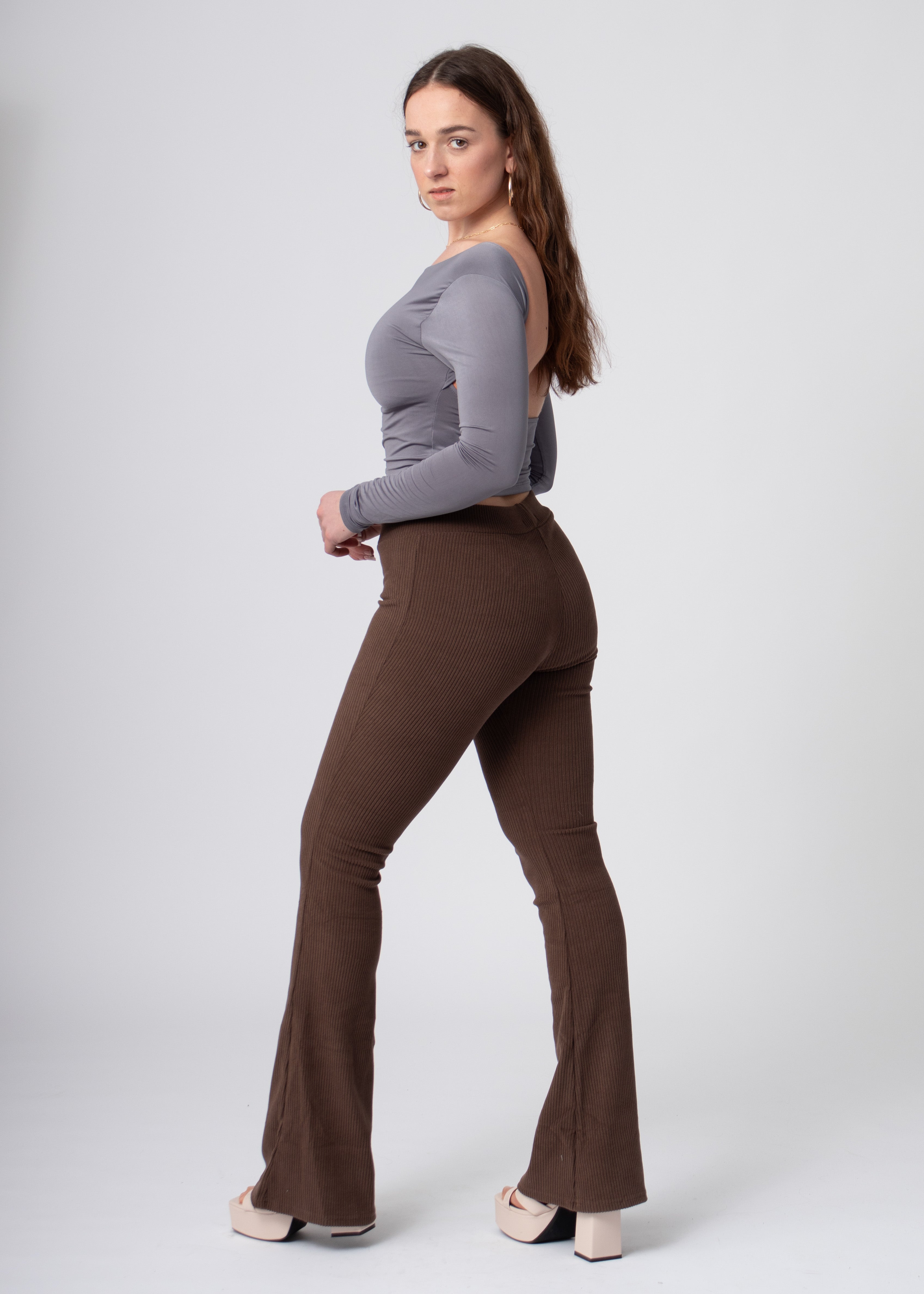 geribbelde stretch flared broek bruin